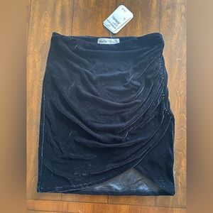 NWT Elodie Black Velvet Skirt size Small